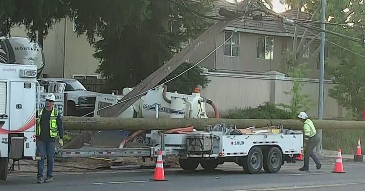 Car crash cuts power to Orangevale neighborhood