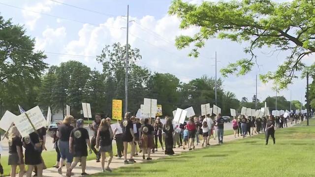Teachers in Troy picketing for new contracts and better pay 