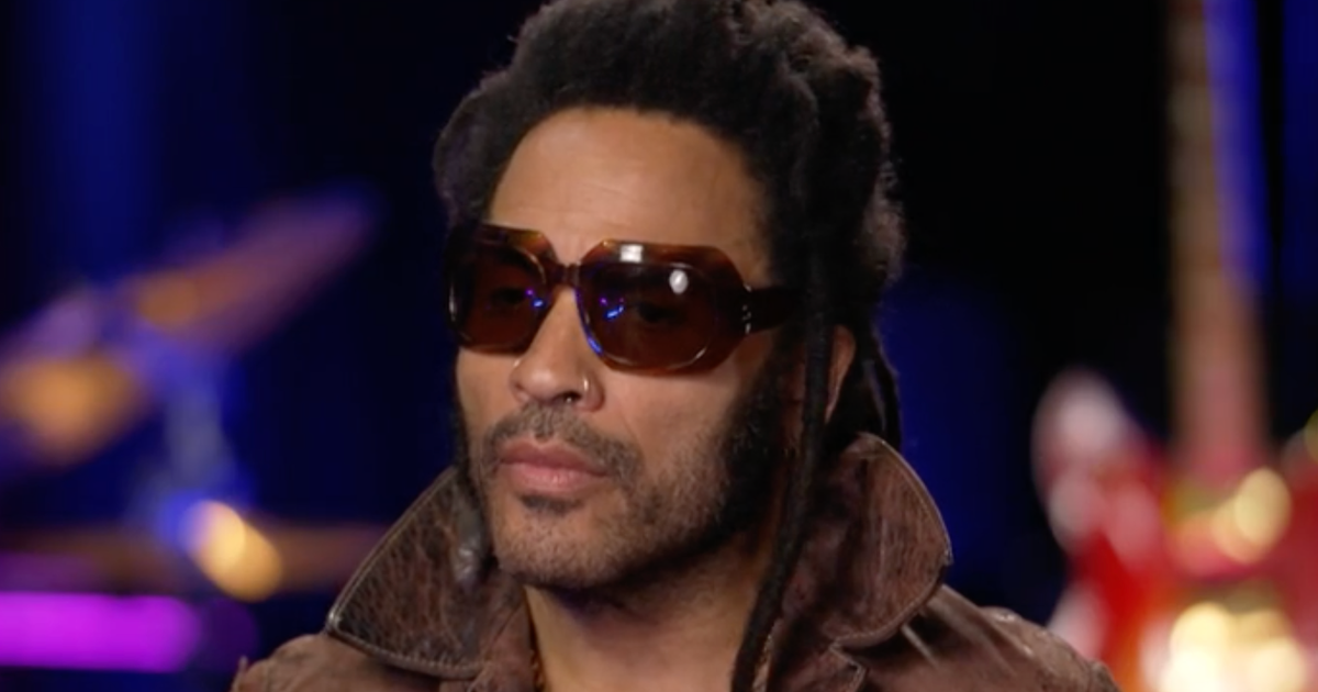Lenny Kravitz berbicara tentang pelajaran yang dia pelajari dari putrinya, Zoe Kravitz Lenny Kravitz berbicara tentang pelajaran yang dia pelajari dari putrinya, Zoe Kravitz