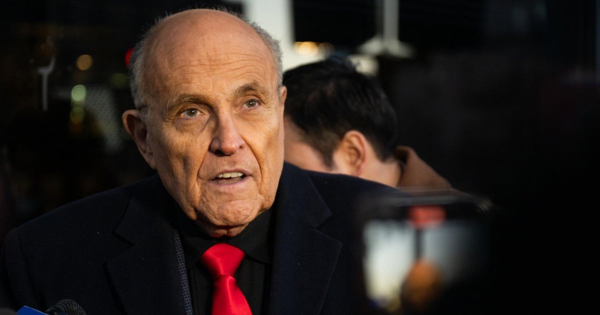 Hakim, Rudy Giuliani'nin iflas davasını reddederek tahsildarların borçları takip etmesinin önünü açtı