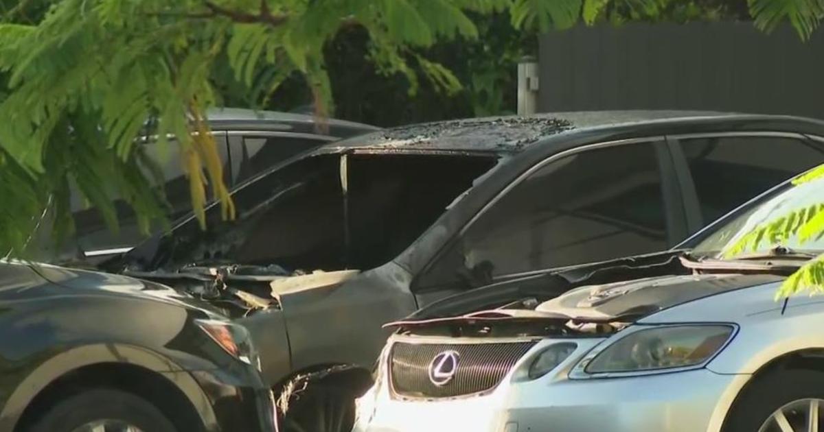 Miami fire that destroyed several cars deemed “suspicious”