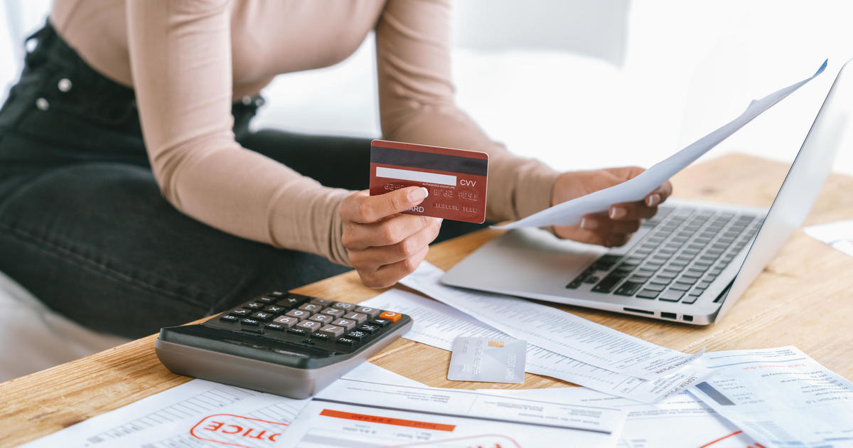 Дългът по кредитна карта е твърде често срещан проблем Почти