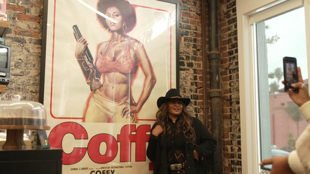 pam-grier-with-coffy-poster.jpg 