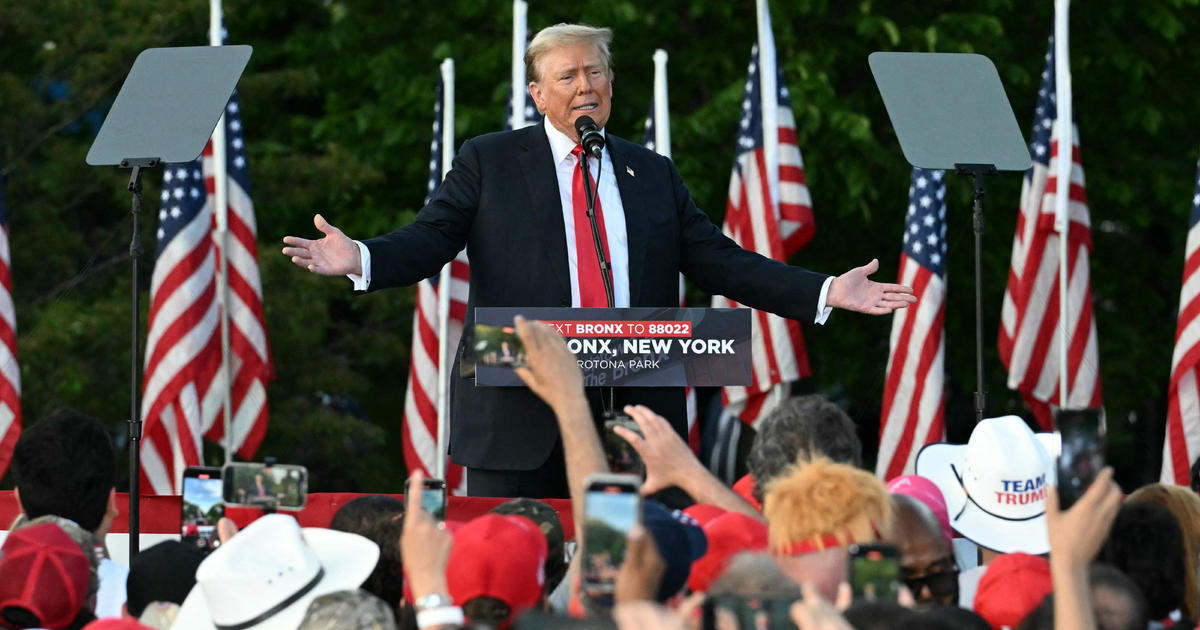 Donald Trump holds major campaign rally in the South Bronx. Opponents ...