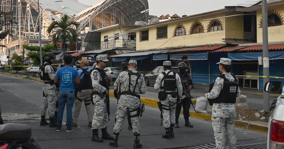 Meksika'nın tatil kentinde 10 cesedin bulunmasından birkaç gün sonra Acapulco'daki markete düzenlenen saldırıda 5 kişi öldü