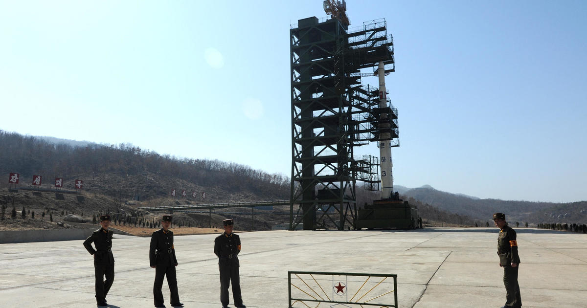 Северна Корея казва, че ще изстреля ракета до дни. Експерти казват, че вероятно ще носи втория си шпионски сателит.