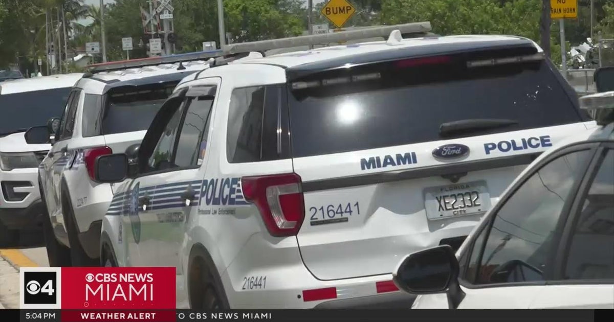 Woman found dead in Miami apartment building - CBS Miami