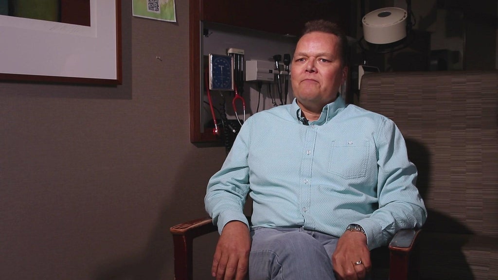 Retired firefighter who received double lung transplant making strides: 