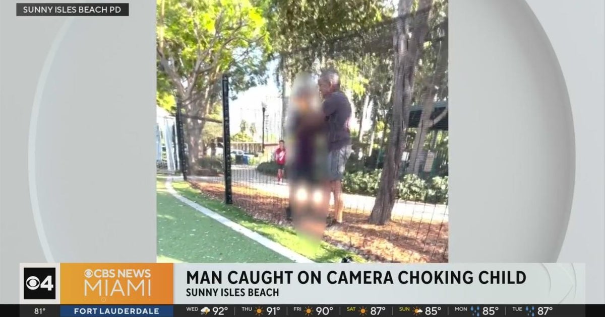 Man seen allegedly choking a child at Sunny Isles Beach park - CBS Miami