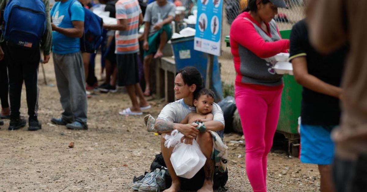 Администрацията на Байдън планира да насочи някои мигранти в Латинска