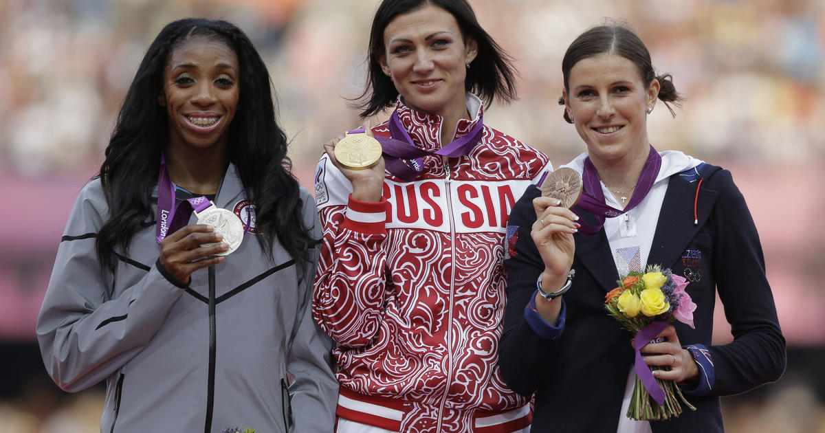 Американската състезателка с препятствия Лашинда Демус ще спечели златен олимпийски медал 12 години след като загуби от рускиня, която приемаше допинг