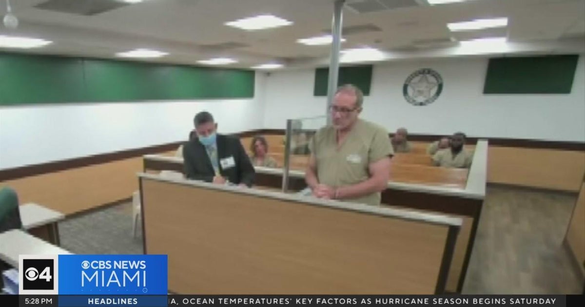 Broward teacher faces charge of child abuse - CBS Miami