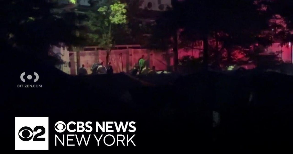 Triple shooting in Queens under investigation - CBS New York