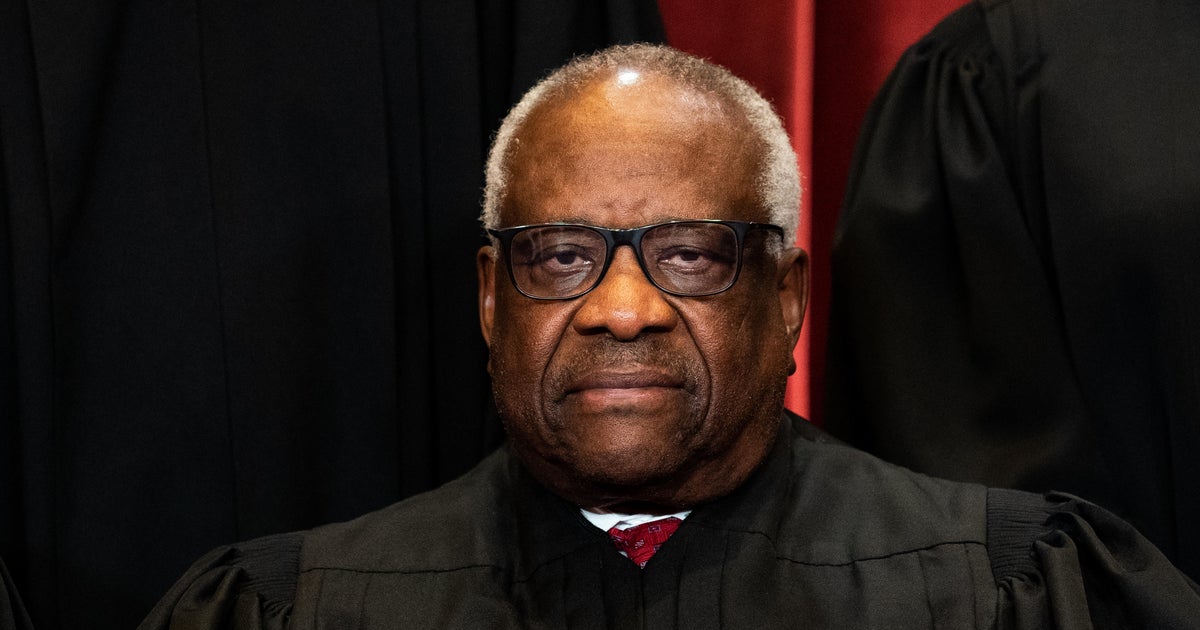 Clarence Thomas révèle officiellement ses voyages avec un donateur du GOP alors que les juges de la Cour suprême déposent de nouveaux états financiers Clarence Thomas révèle officiellement ses voyages avec un donateur du GOP alors que les juges de la Cour suprême déposent de nouveaux états financiers