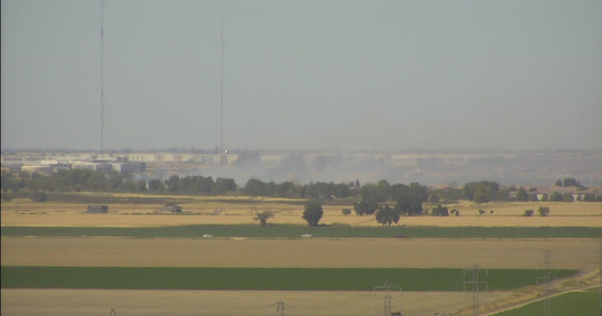 Firefighters battling large grass fire in Sacramento