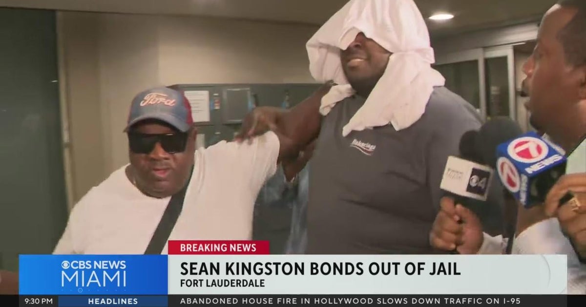 Sean Kingston walks out of Broward jail
