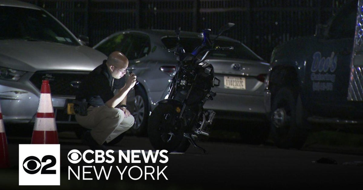 Suspect in NYPD officer shooting arraigned from hospital bed - CBS New York