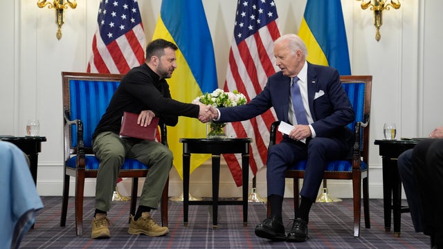 Biden apologizes to Ukrainian President Zelenskyy for holdup on military aid: We're still in