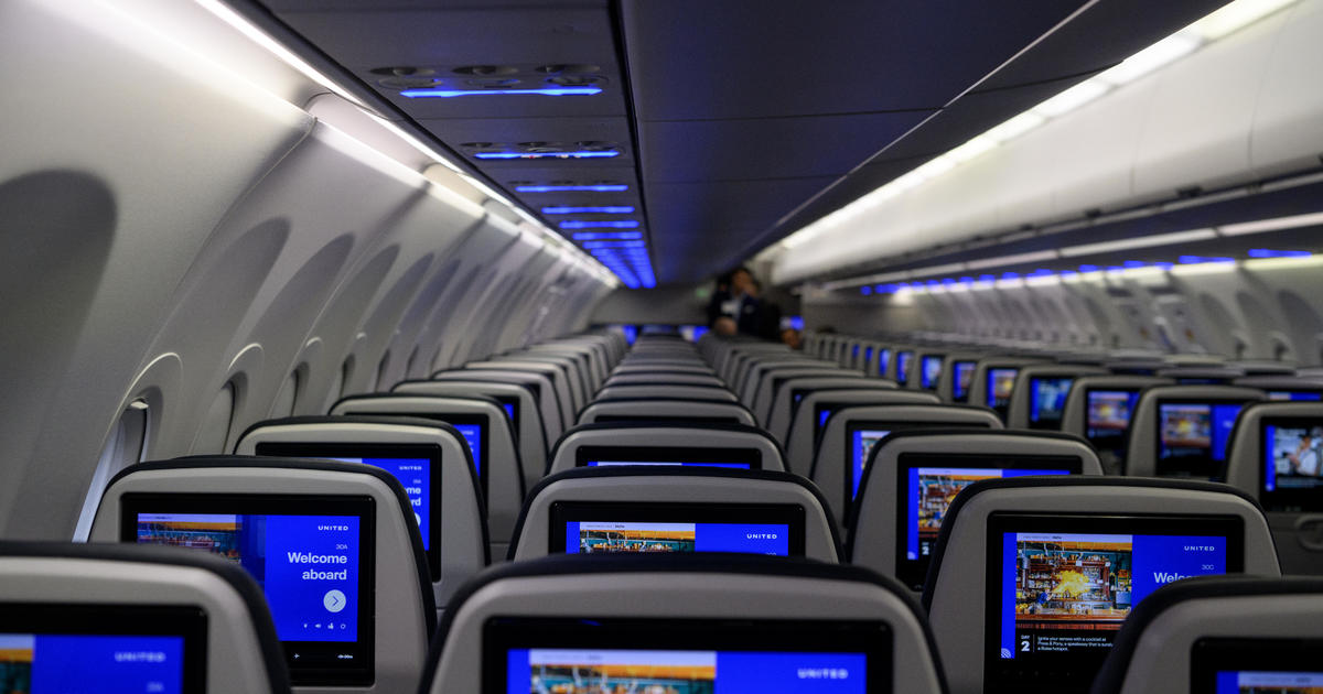 Пътниците на United Airlines ще виждат насочени реклами на екраните на облегалките на седалките