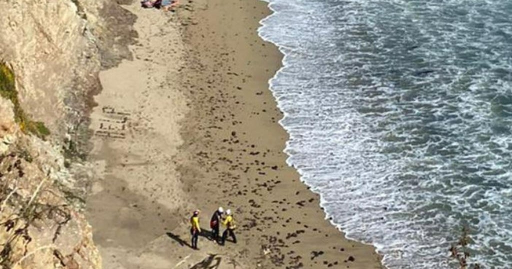 Stranded kite surfers HELP message on Santa Cruz County beach leads to rescue CBS San Francisco Stranded kite surfers HELP message on Santa Cruz County beach leads to rescue CBS San Francisco
