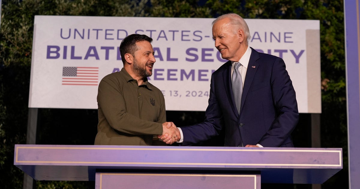 LIVE ANSCHAUEN: Präsident Biden und Wolodymyr Selenskyj sprechen und unterzeichnen einen 10-Jahres-Verteidigungsvertrag LIVE ANSCHAUEN: Präsident Biden und Wolodymyr Selenskyj sprechen und unterzeichnen einen 10-Jahres-Verteidigungsvertrag