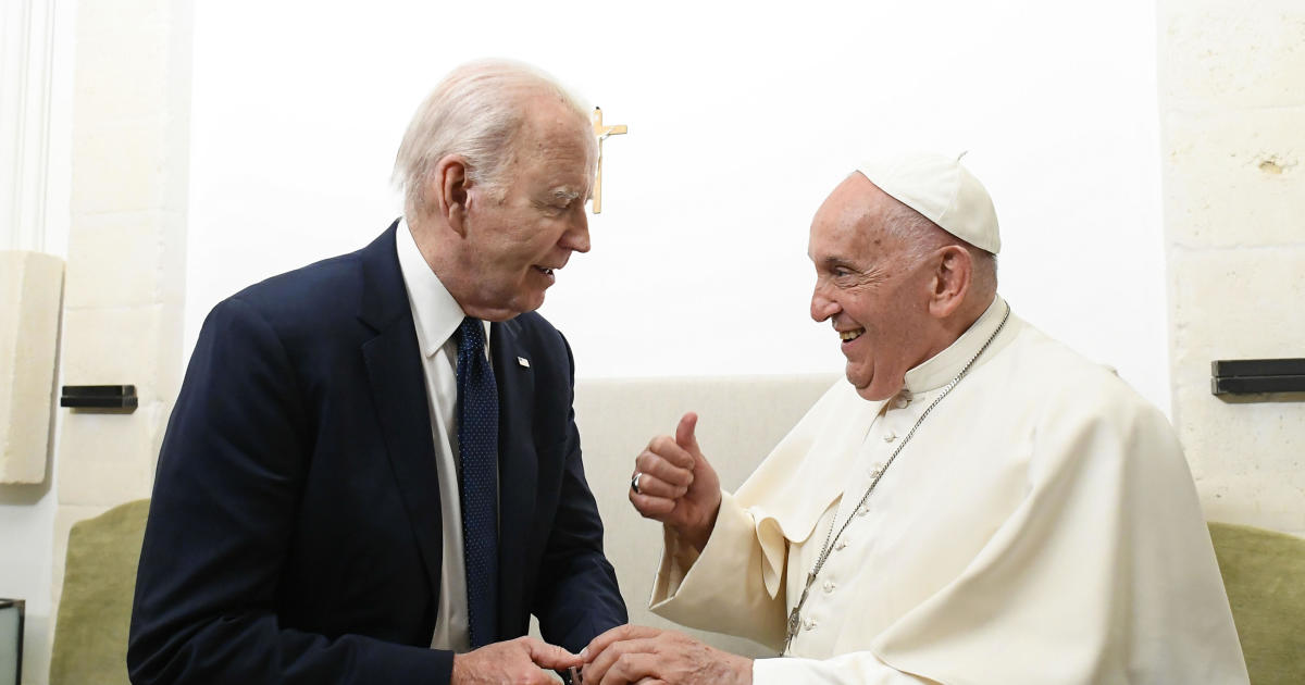 Papež František je prvním papežem, který vystoupil na summitu G7 a setkal se s Bidenem a světovými vůdci