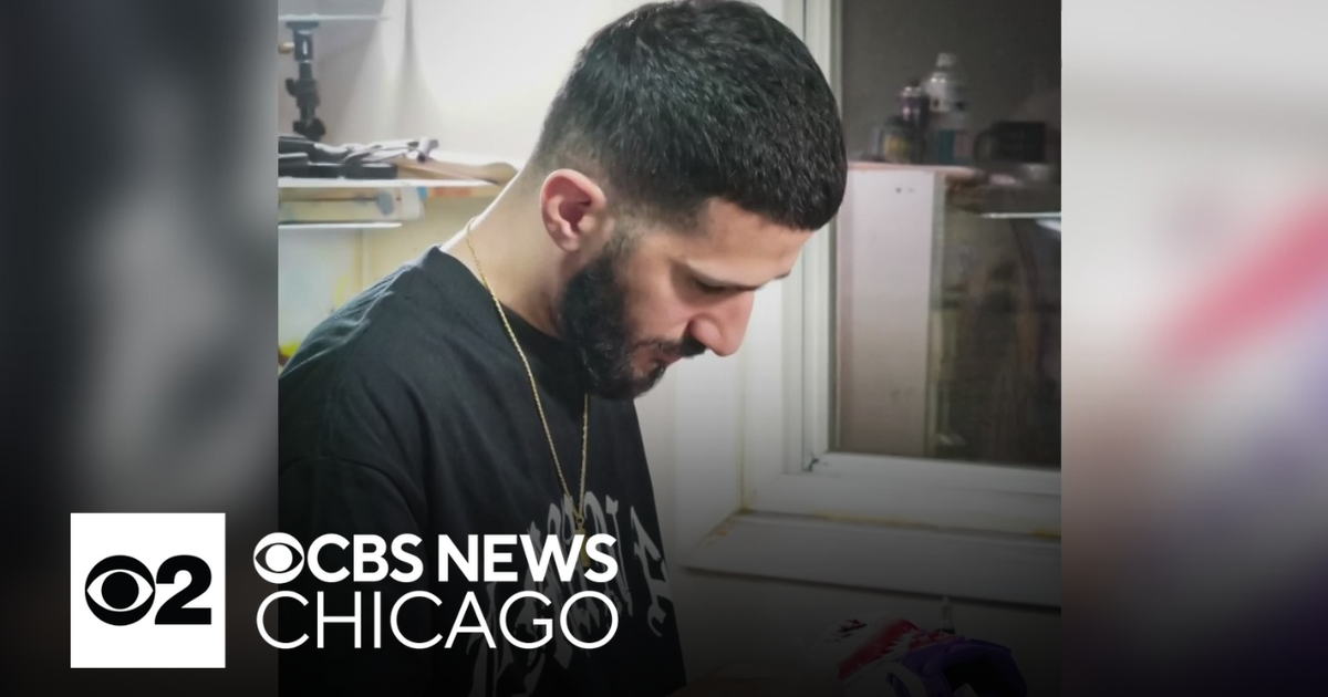 Chicago area designer's work seen on athletes around the country - CBS ...