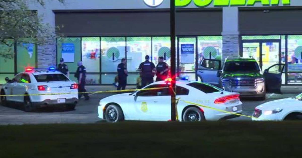7 people stabbed outside a strip mall in Indianapolis