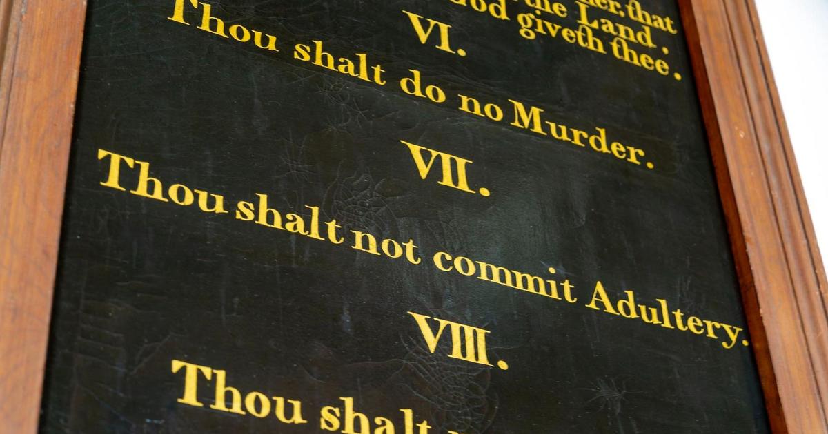 Lawsuit challenges Louisiana's Ten Commandments classroom law
