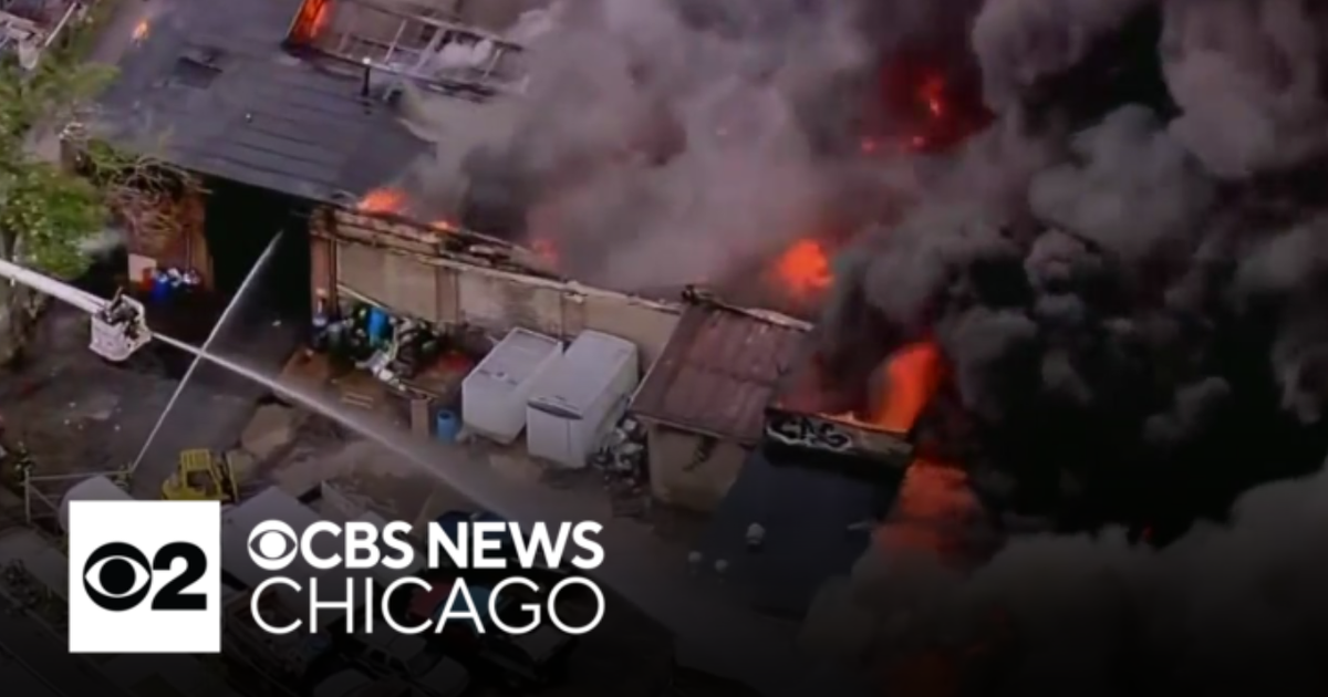 Second massive fire in 24 hours breaks out on Chicago's West Side - CBS ...