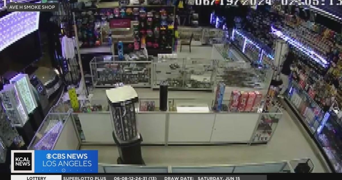 Deputies Look For Lancaster Smoke Shop Burglars Who Smashed Car Through ...