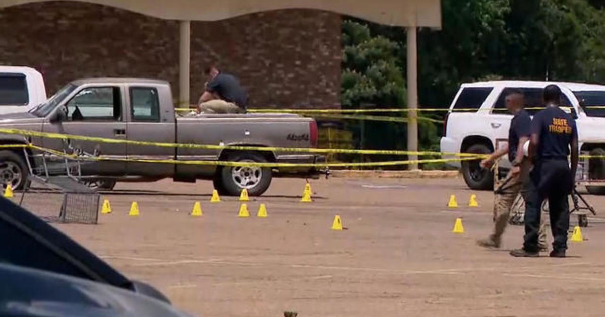 Eye Opener: Three killed in shooting at Arkansas grocery store