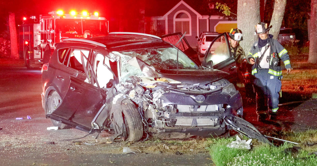 17-year-old dies as SUV packed with 7 teens crashes into tree in Massachusetts – CBS Boston