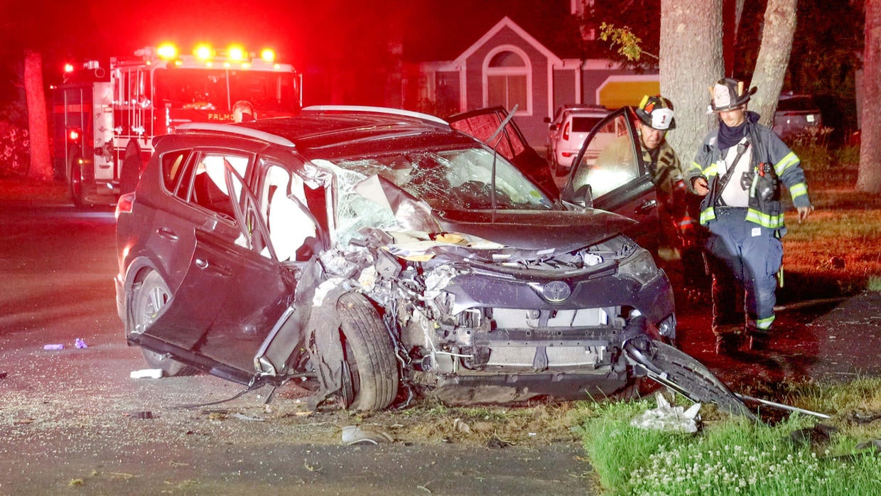 17-year-old dies as SUV packed with 7 teens crashes into tree in ...