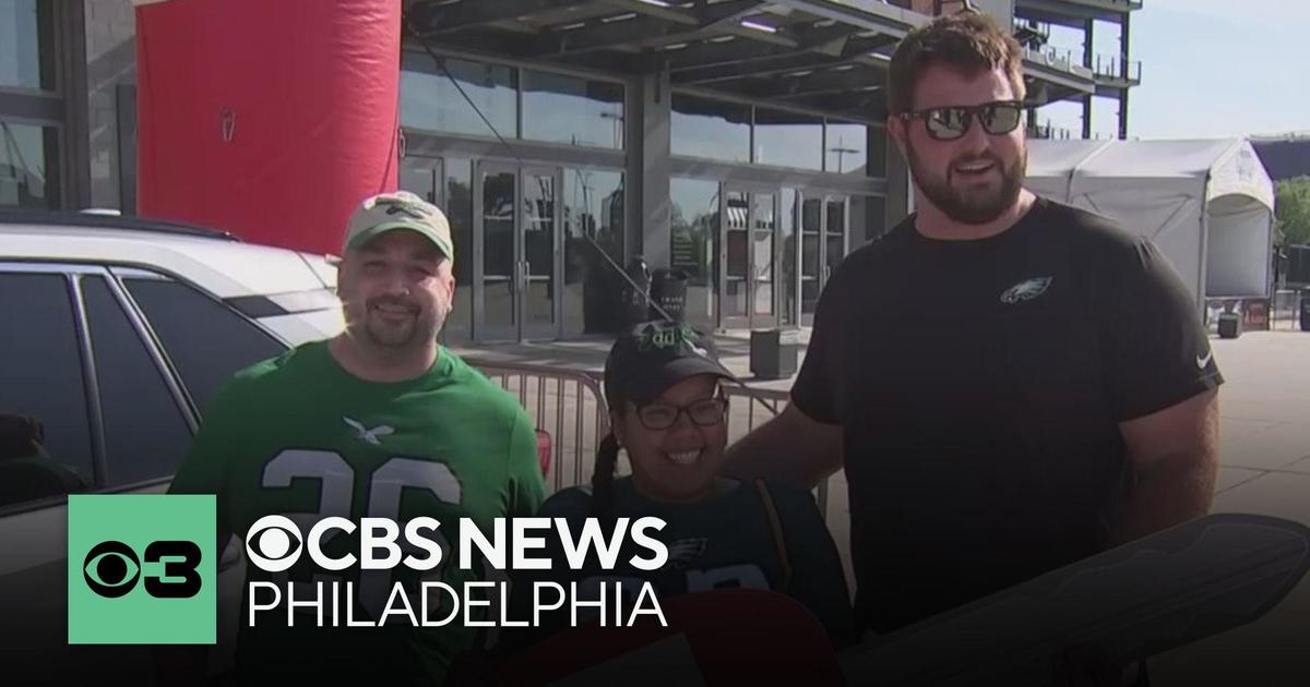 Eagles fan gets new car thanks to help from Landon Dickerson