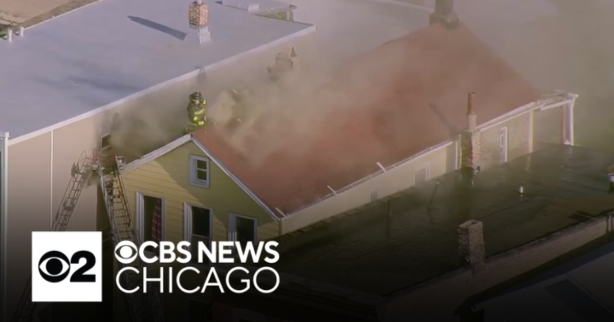 Firefighters battle flames at house in Chicago's West Town community ...