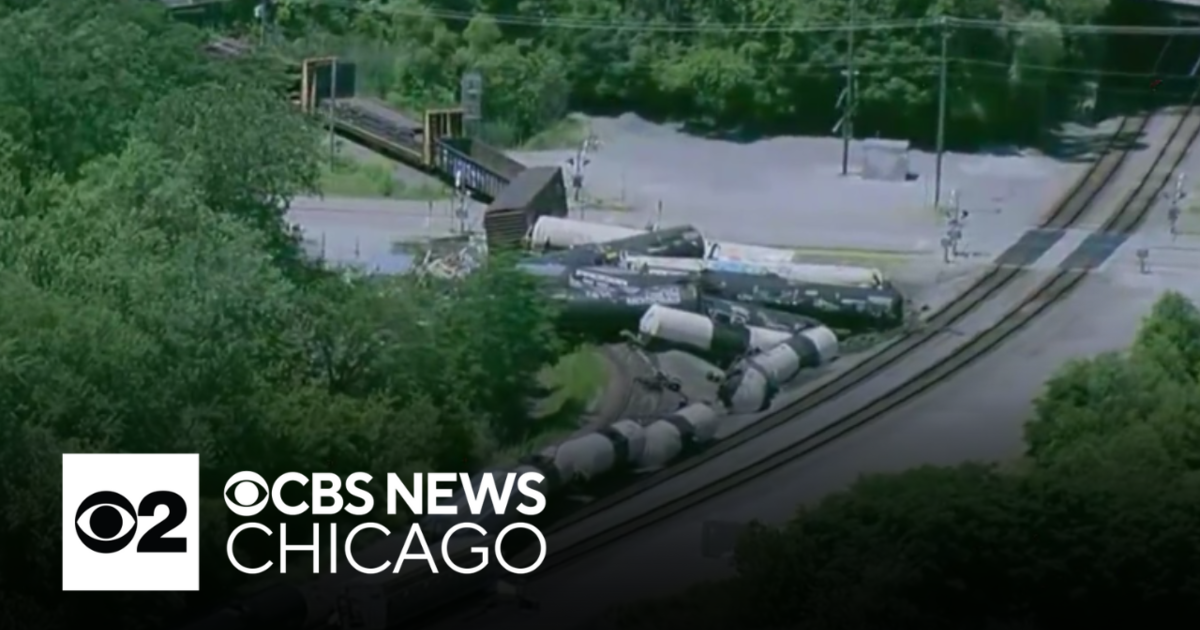 Evacuation order lifted, no danger after freight train derailment in Matteson, Illinois - CBS Chicago