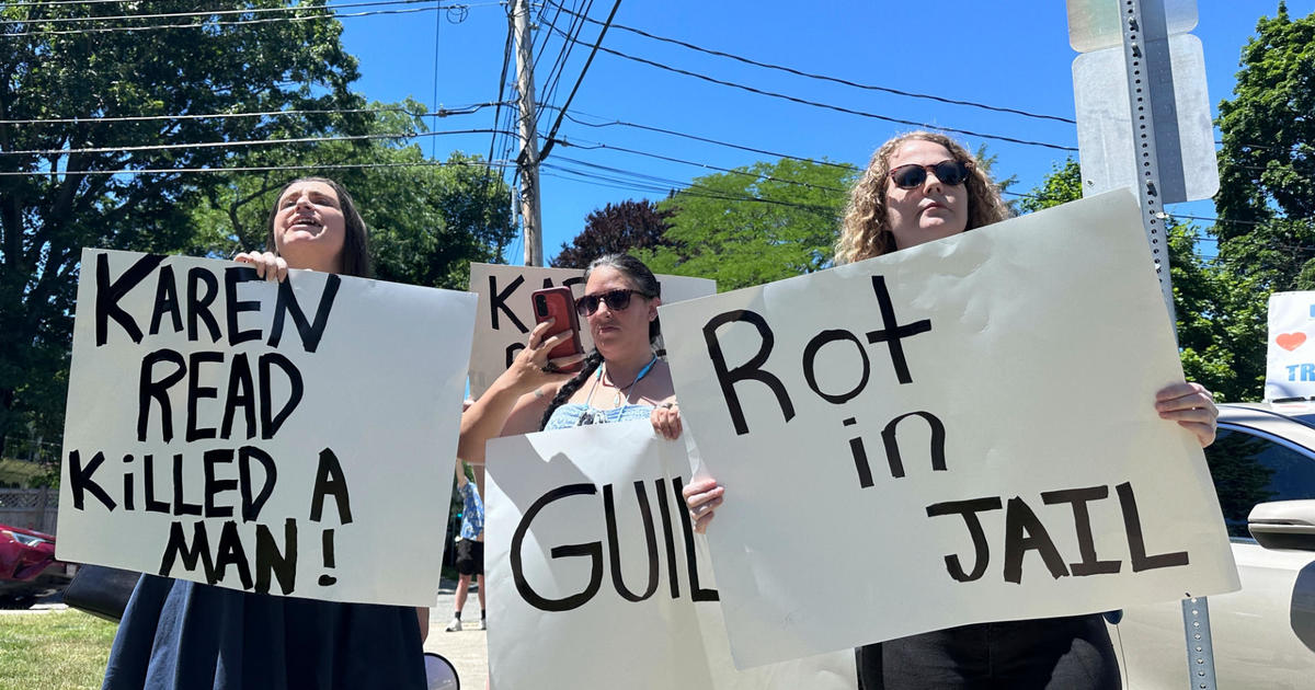 Karen Read protesters show up in Massachusetts court and clash with supporters