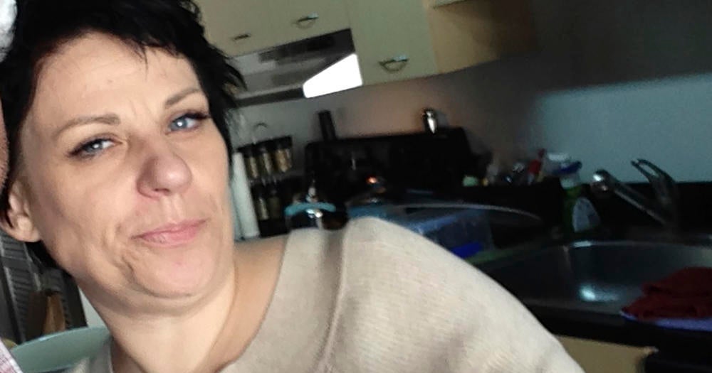 Dolandırıcılıkta mirasçı gibi davrandığı iddia edilen ABD'li kadın, dolandırıcılık suçlamalarıyla karşı karşıya kalmak üzere İngiltere'ye iade edildi