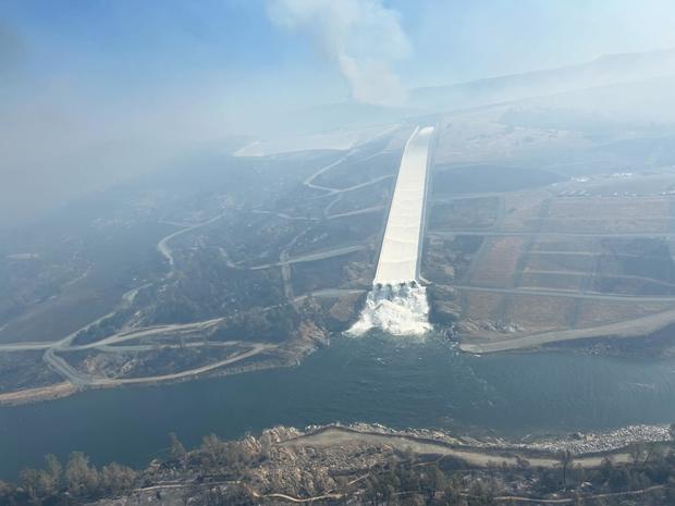 oroville dam spillway fire 