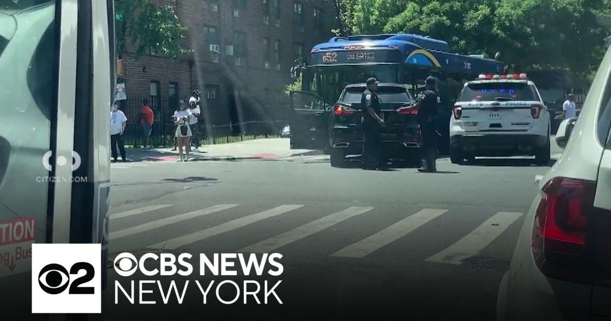 7 hurt in crash involving MTA bus in Brooklyn - CBS New York