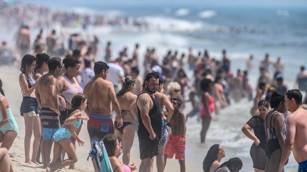 Long Island beachgoers contend with crowds and closures on 4th of July