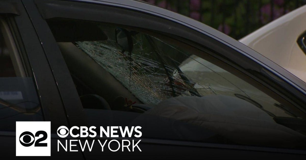 Cyclist struck by driver fleeing police in Queens - CBS New York