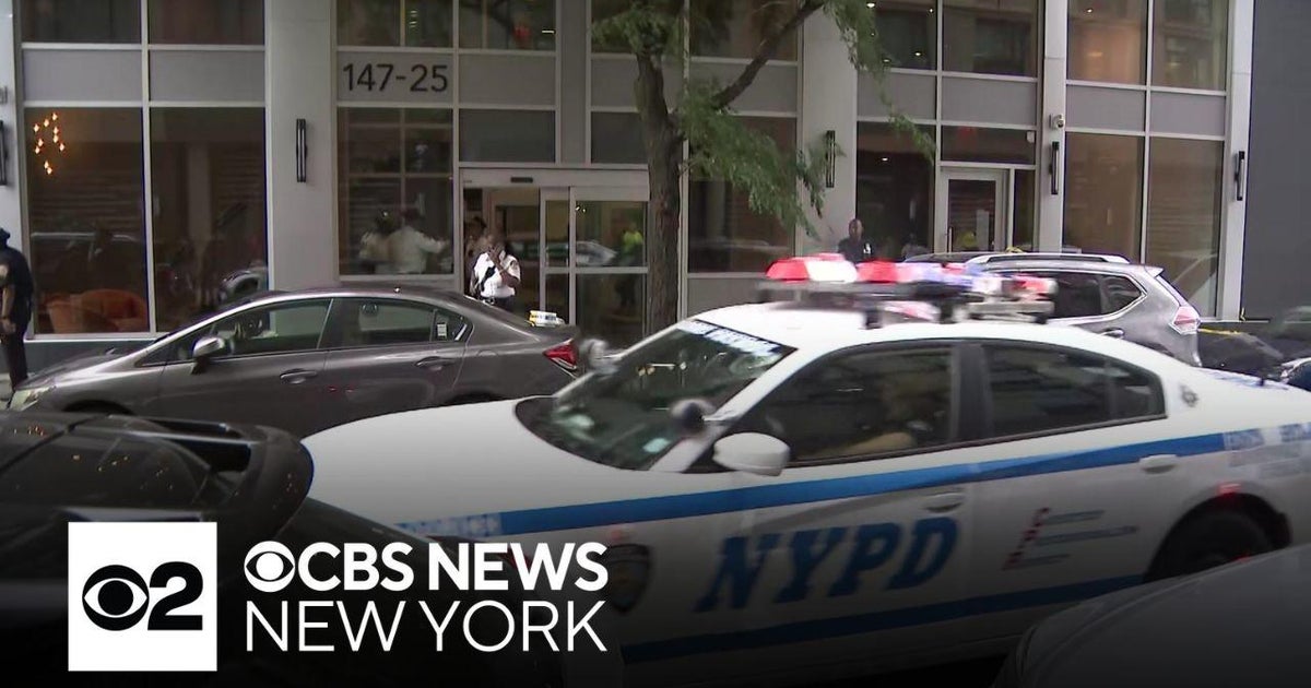 Suspect in deadly Queens stabbing fatally shot by police - CBS New York