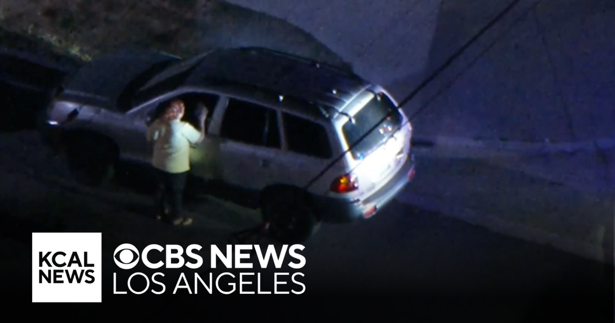 Mother helps end stolen vehicle pursuit - CBS Los Angeles