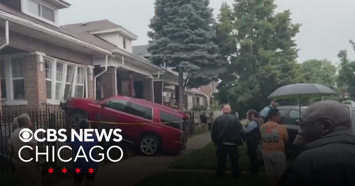 SUV rams into house on Chicago's Southwest Side - CBS Chicago