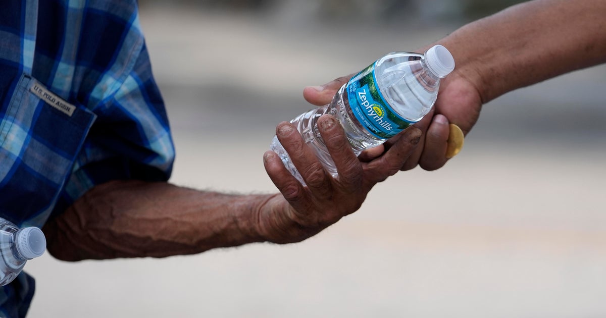 Miami Beach to help homeless, enforce laws against sleeping in public Miami Beach to help homeless, enforce laws against sleeping in public