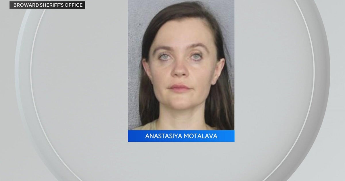 Mom accused of leaving child inside hot vehicle at Hollywood Walmart parking lot Mom accused of leaving child inside hot vehicle at Hollywood Walmart parking lot