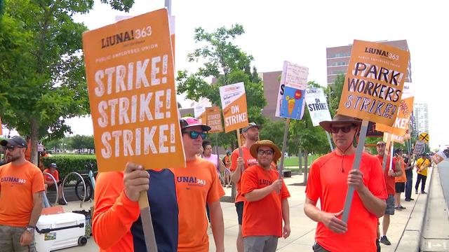 parks-workers-strike-vo-wcco5soc.jpg 