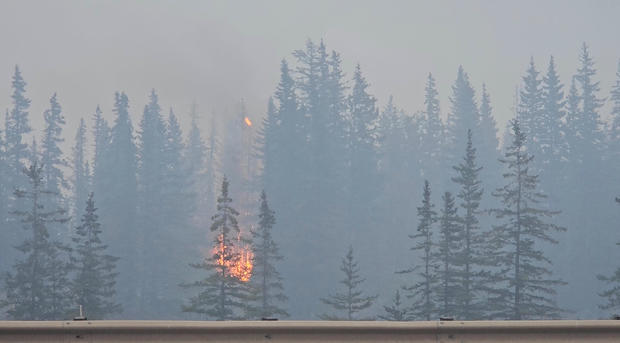Wildfire burns in Jasper 